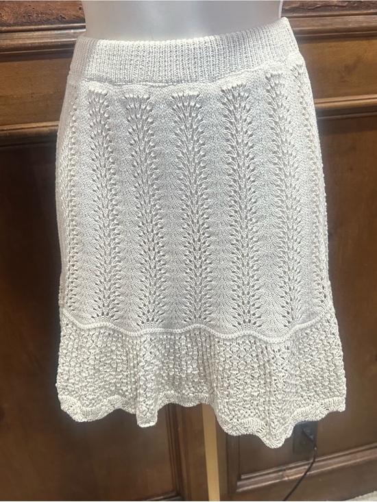 Hem & Thread Dresses & Skirts - NWT SIZE L Hem & Thread Ivory Knit Midi Skirt with Textured Flounce